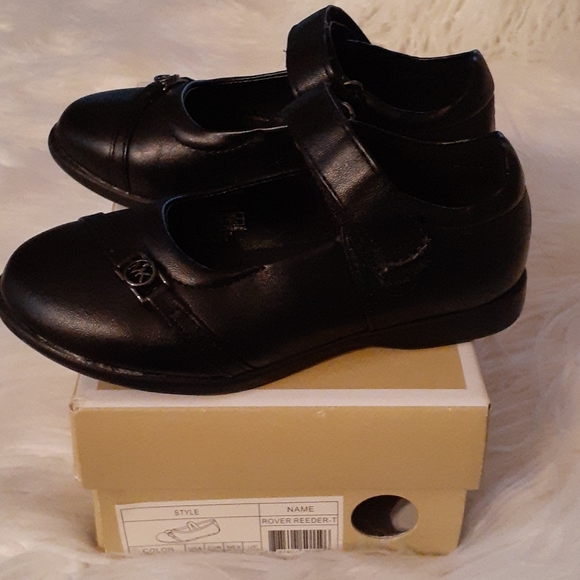 Black Shoes - Picture 3 of 4